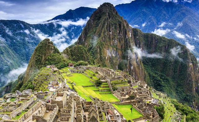 Cusco, Perú, es una ciudad rica en historia, cultura y belleza natural. Aunque algunas atracciones pueden requerir tarifas de entrada, aún hay varios lugares que puedes visitar de forma gratuita. Descubre en esta galería 10 de ellos.