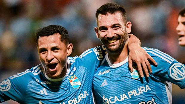 Yoshimar Yotún y Martín Cauteruccio también jugaron juntos en Cruz Azul. (Foto: Sporting Cristal)