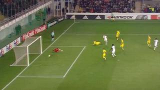 Farfán brindó genial pase gol de taco en la Europa League