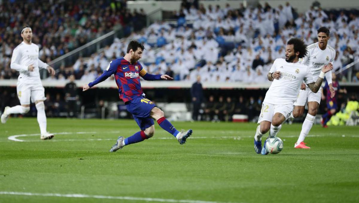 ¡Courtois monumental! El portero del Real Madrid le ganó un mano a mano a Lionel Messi | Foto: Agencias