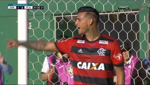 Miguel Trauco fue el eslabón más débil de Flamengo en el partido contra Chapecoense. Siempre fue superado por su sector y el primer gol del rival fue un descuido suyo. (Foto: captura de pantalla)