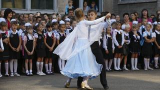 El primer día de clases en los colegios de la golpeada Ucrania