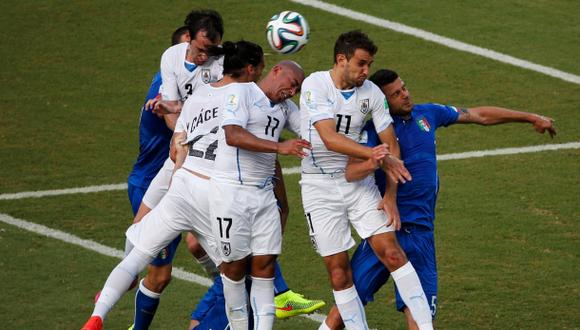 Godín le dio la clasificación a Uruguay con gol de hombro