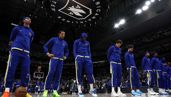 Minuto de silencio por la masacre en Texas: Warriors y Mavericks rindieron homenaje en la previa al partido de la NBA