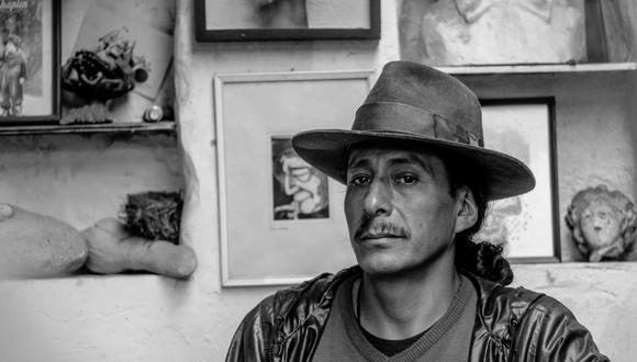 Antonio Paucar en su taller en Aza, un pueblo cercano a Huancayo. El artista participa en el proyecto De Voz a Voz Perú. FOTO: Arturo López Llontop