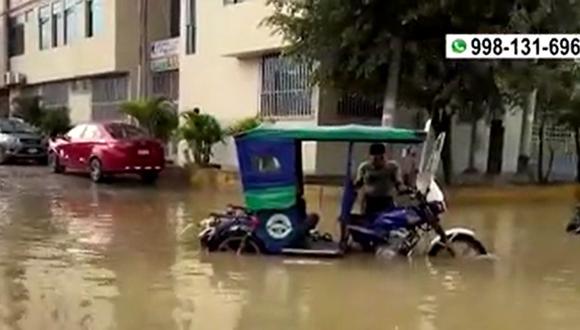 La avenida Tumbes amaneció inundada por las lluvias que cayeron en las últimas horas en esa ciudad | Captura América Noticias