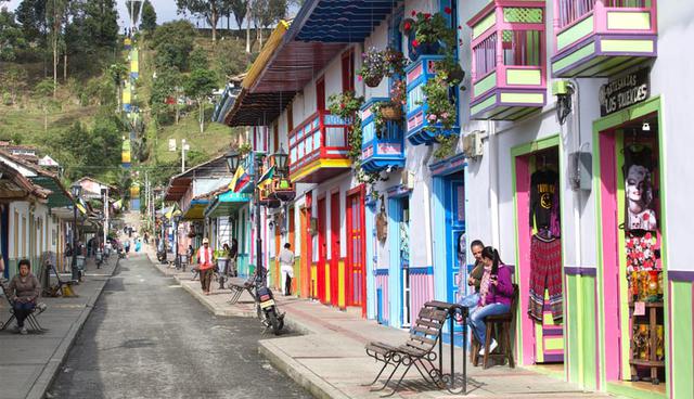 Salento. Este pueblo se asienta en el valle del Cocora, donde se cultiva la Palma de Cera, uno de los árboles insignia de Colombia. (Foto: Shutterstock)