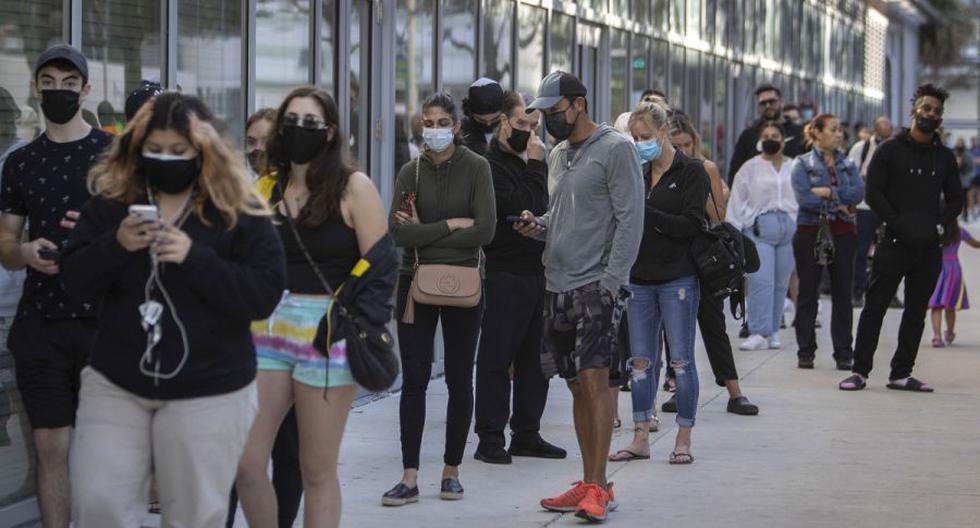 Durante este 2022 tenemos que seguir manteniendo comportamientos de cuidado para evitar al virus. (Foto: Joe Raedle/Getty Images/AFP)