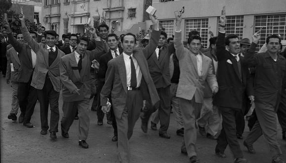 Lima, 17 de junio de 1956. Votantes en las elecciones presidenciales de 1956, el año de la victoria de Manuel Prado y el reclamo airado del arquitecto Fernando Belaunde Terry. (Foto: GEC Archivo Histórico).  

FOTO: EL COMERCIO