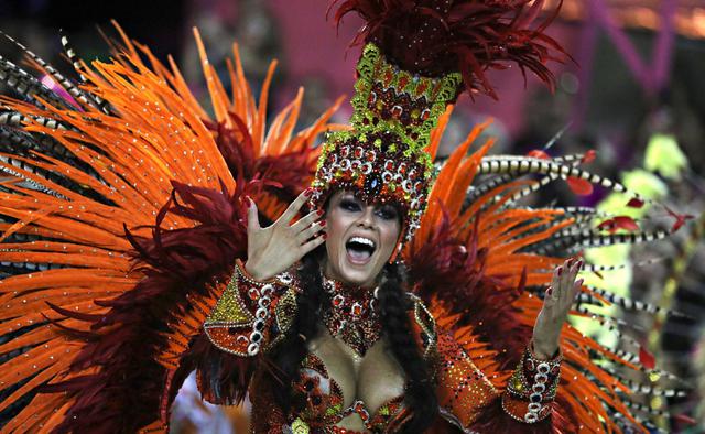 Fiesta y color al compás de la samba: El Carnaval de Río no descansa. (Reuters).