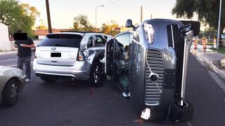 Tras accidente, Uber suspende programa de autos autónomos