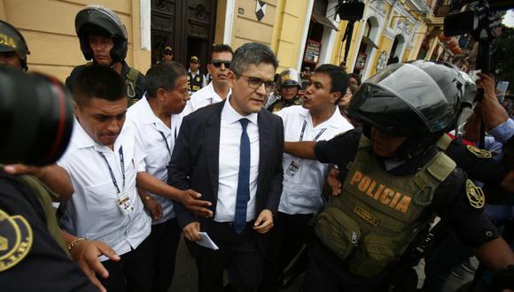 El fiscal José Domingo Pérez el día del allanamiento a los locales de Fuerza Popular, el 7 de diciembre del 2017. (Foto de archivo: GEC).