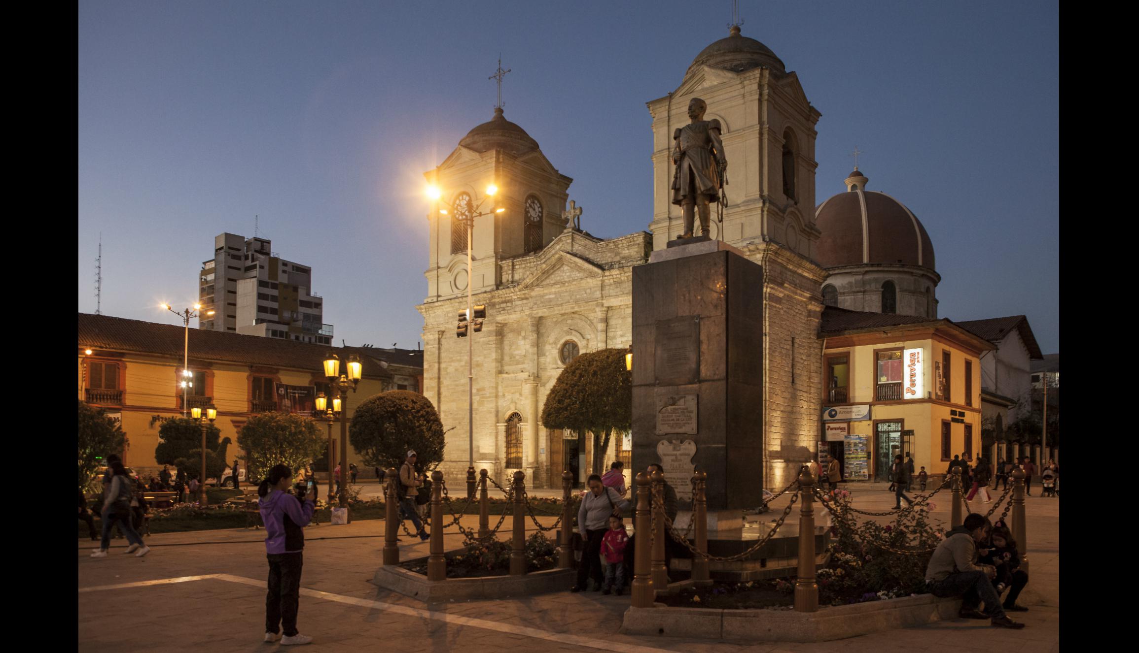 La catedral de Huancayo es de estilo colonial y data de 1572.  Foto: Guillermo Gutiérrez.