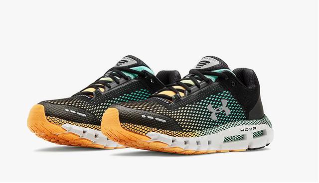 1. Zapatillas Under Armour Hovr Infinite. Tienen incorporando el sofisticado chip Bluetooth Low Energy (BLE) debajo de la plantilla. No requiere de recarga ni estar instalado a una app para brindar el número de kms recorridos, así como la longitud de la zancada.