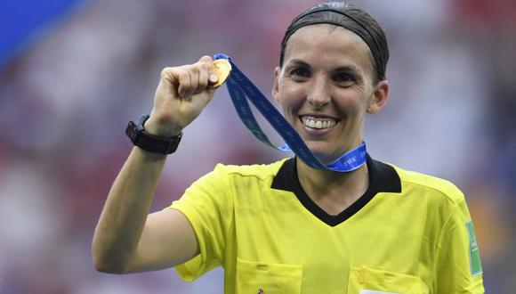 Stéphanie Frappart fue árbitra de la final de la reciente edición del Mundial femenino. (Foto: AFP)