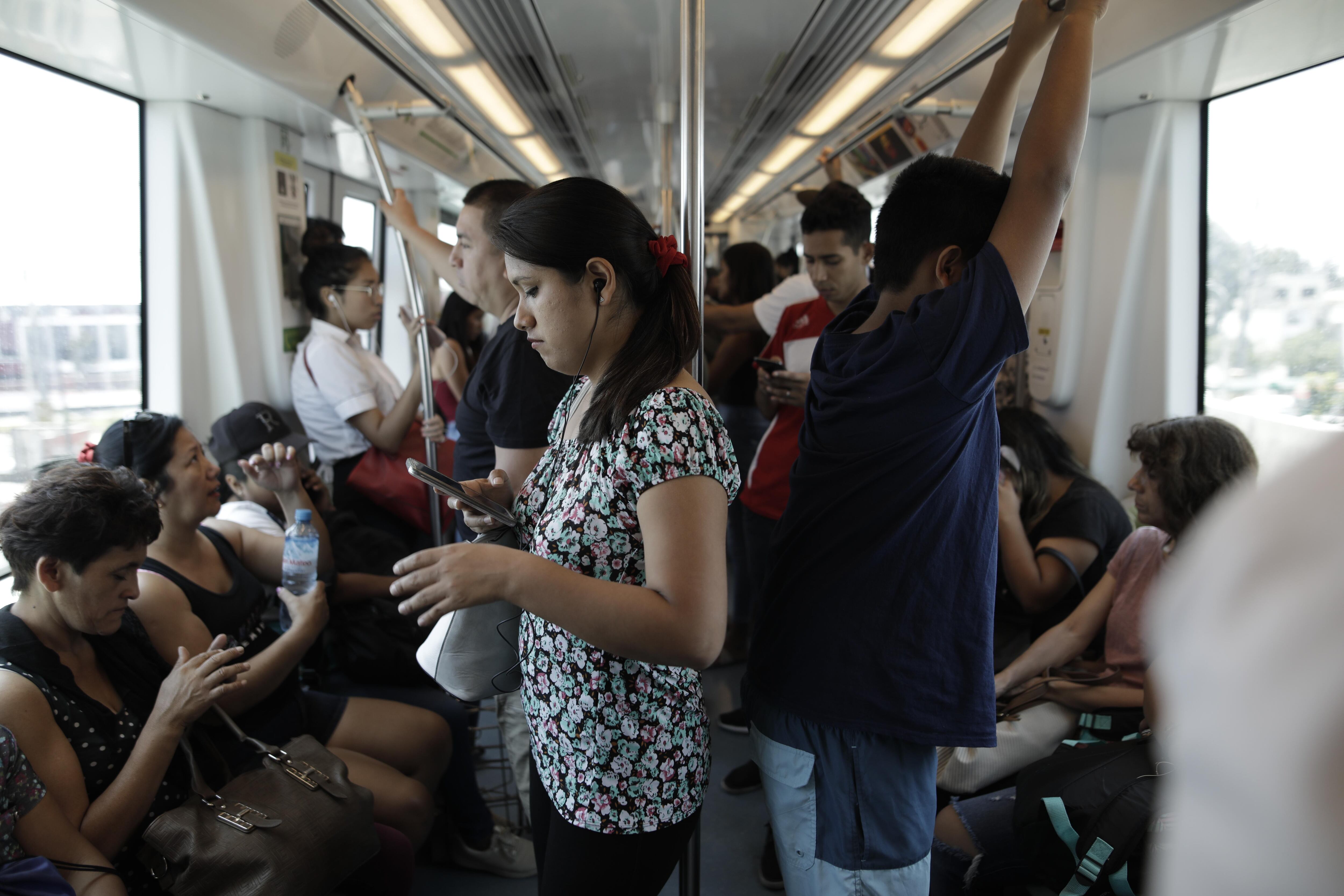 En los vagones también se informa a través de los parlantes, la importancia del lavado de manos como medida de prevención ante el coronavirus. (Foto: Anthony Niño de Guzmán)