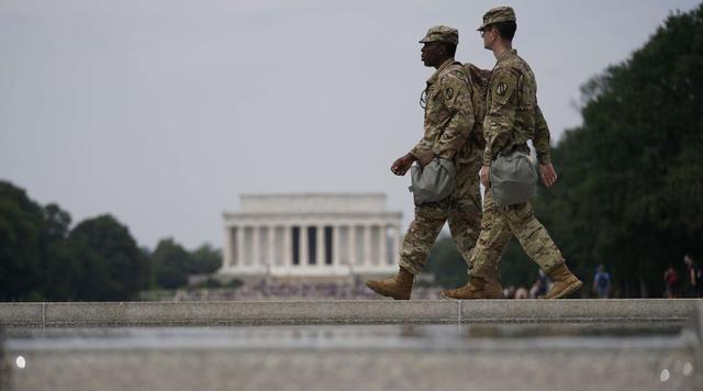 El presidente de Estados Unidos, Donald Trump, ordenó el domingo la retirada de Washington de la Guardia Nacional, alegando que la situación está bajo control. (Foto: Drew Angerer/AFP)