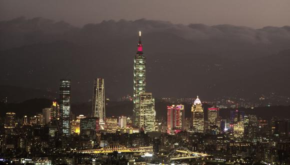 Esta fotografía tomada el 4 de octubre de 2021 muestra Taipei 101, un edificio comercial de 508 metros de altura. (Foto referencial, Sam Yeh / AFP).