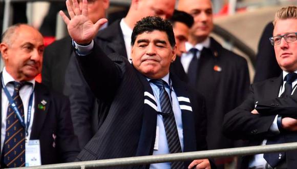 Diego Maradona llegó el mítico estadio de Wembley para seguir las incidencias del duelo entre Tottenham y Liverpool. El 'Pelusa' fue ovacionado por los presentes. (Foto: @Spurs)