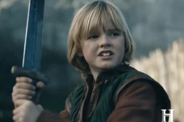 Lo reconoces? Así luce el niño que interpretó a Bjorn en Vikingos — FMDOS