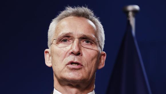 El secretario general de la OTAN, Jens Stoltenberg, asiste a una rueda de prensa conjunta con la presidenta del Parlamento Europeo, Roberta Metsola, en Bruselas, Bélgica, el 28 de abril de 2022. (EFE/EPA/OLIVIER HOSLET).