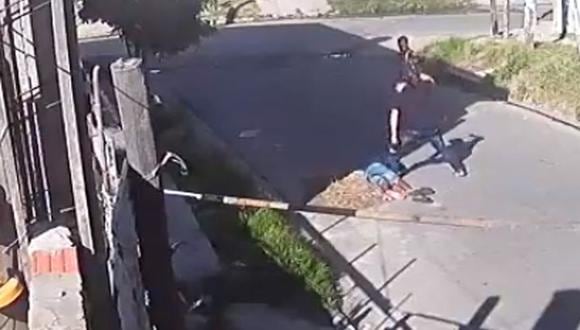 Brutal asesinato a un joven de 16 años en Villa Diamante, Lanús, Argentina. (Captura de video).