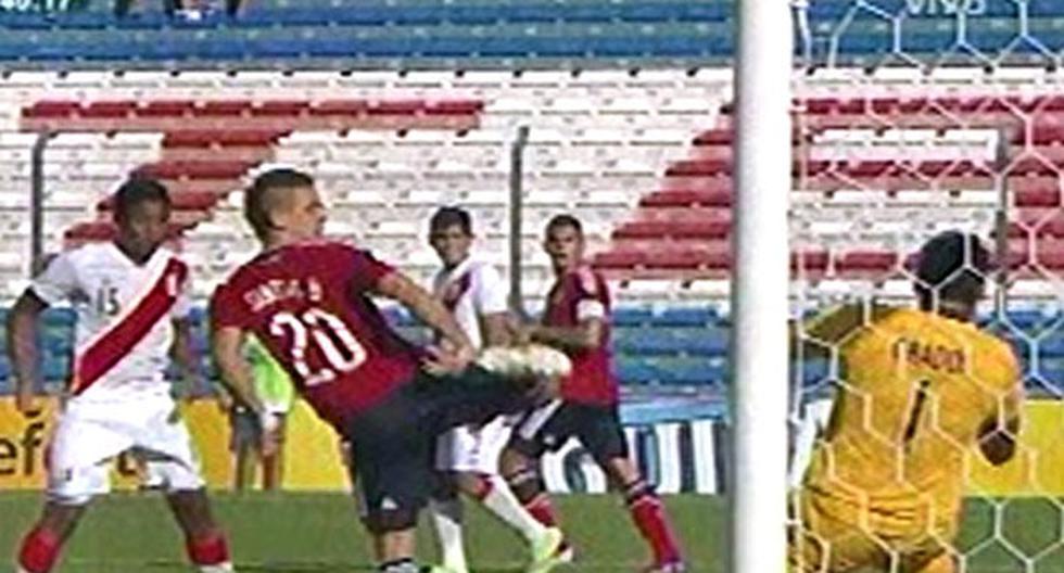 Rafael Borré no perdona esta chance de gol y pone en ventaja a Colombia. (Foto: Captura)