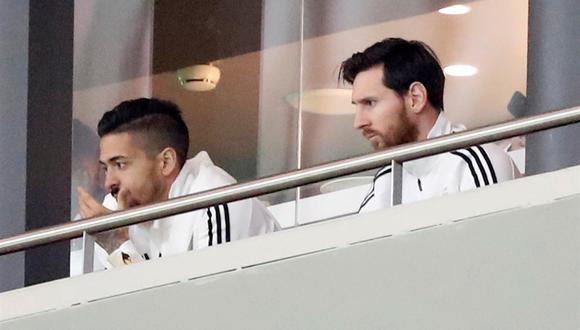 Lionel Messi no jugó contra España pero acompañó a sus compañeros de la selección argentina. (Foto: Reuters)