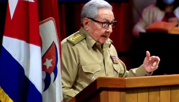 Imagen difundida por la Agencia Cubana de Noticias (ACN) del Primer Secretario del Partido Comunista de Cuba, Raúl Castro, hablando durante la sesión inaugural del VIII Congreso del PCC. (AFP).