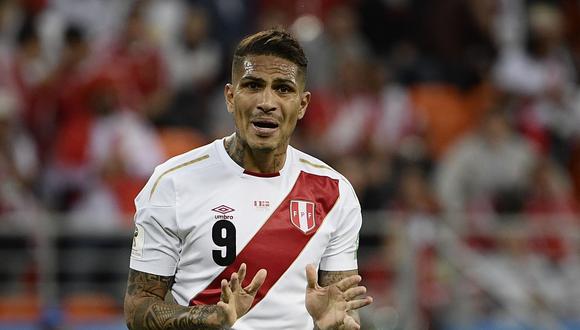 Paolo Guerrero ingresó en el complemento del partido entre Perú y Dinamarca. (Foto: AFP)
