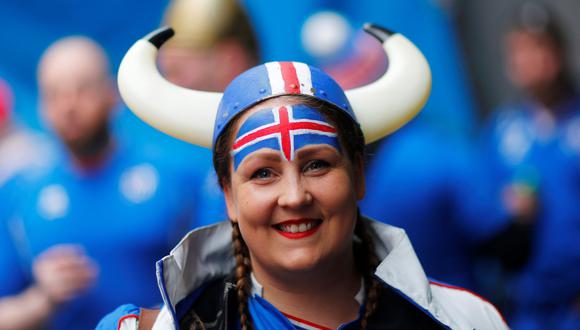 Es la primera vez que los islandeses pueden alentar a su selección en un Mundial. (Reuters).