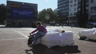 Argentina: Compartir cama con una actriz en plena calle [VIDEO]