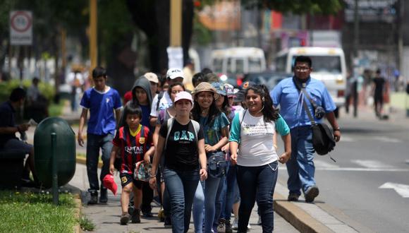 Varios distritos de Lima Metropolitana empezarían a tener un descenso de las temperaturas, advierte Senamhi. (Foto: Agencias)