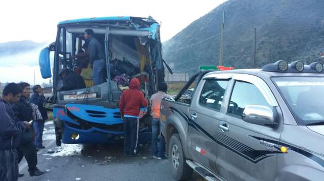 Choque frontal en vía Cusco - Puno dejó 15 heridos - 1