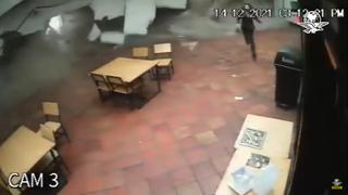 México: mujer salva de morir aplastada tras la caída del techo de un centro comercial [VIDEO]