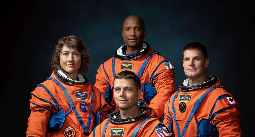 Retrato oficial de la tripulación de Artemis II, de izquierda a derecha: Los astronautas de la NASA Christina Koch, Victor Glover, Reid Wiseman y el astronauta de la Agencia Espacial Canadiense Jeremy Hansen. (Foto: NASA)