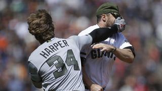 Partido de béisbol de la MLB se paralizó por tremenda batalla campal entre los jugadores