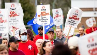 Huelgas en EE.UU. de trabajadores frustrados y cansados por el esfuerzo de la pandemia del coronavirus