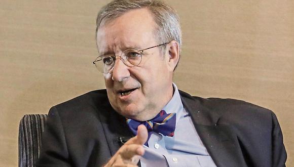 Ilves, de 64 años, es licenciado en Psicología por la Universidad de Columbia. Fue presidente entre el 2006 y el 2016.