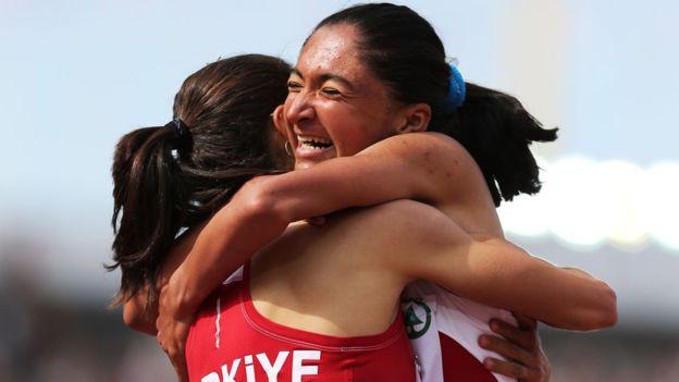 Además de la medalla de oro olímpica Alptekin también fue despojada de su título europeo.