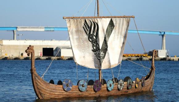 Barco vikingo durante una ceremonia funeraria vikinga en el Comic Con de San Diego el 21 de julio de 2017. (Foto: AFP)