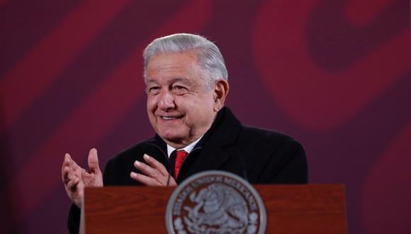 El presidente de México, Andrés Manuel López Obrador, habla durante su rueda de prensa diaria, en el Palacio Nacional de la Ciudad de México, México, el 27 de diciembre de 2023. (Foto de Sáshenka Gutiérrez / EFE)