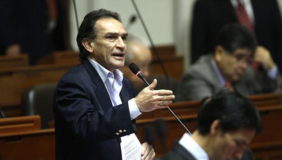 El congresista de Fuerza Popular, Héctor Becerril, dijo en varias oportunidades opiniones que reconoció son discriminadoras. (Foto: Congreso de la República)