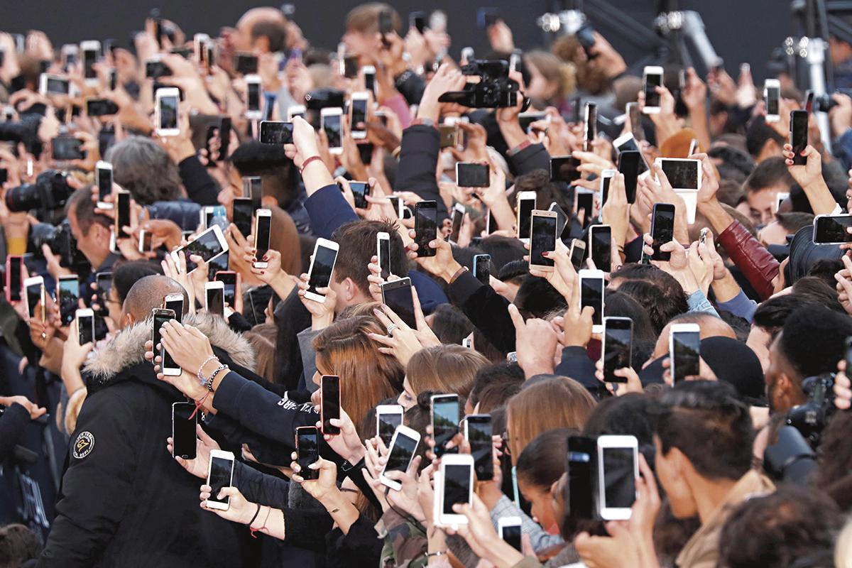 Para el escritor Gustavo Rodríguez, el smartphone es el invento revolucionario de este siglo XXI. 