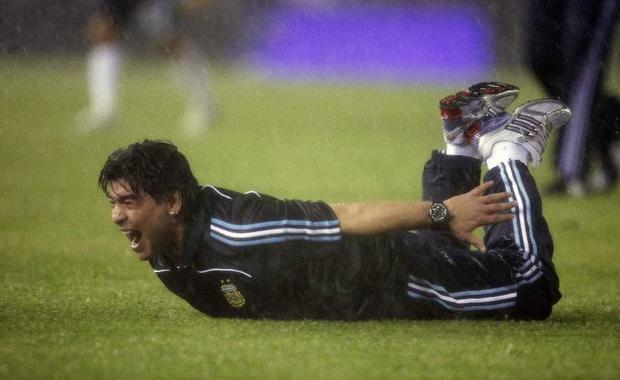 Diego Maradona celebrating the dying goal of Martín Palermo.  (Photo: Agencies)