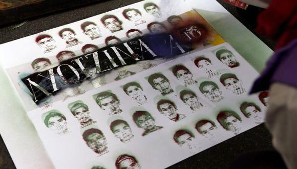 Denuncian campaña de desprestigio contra los 43 de Ayotzinapa