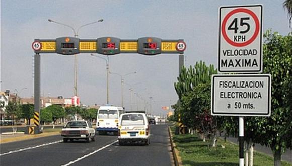 La velocidad máxima permitida en calles y jirones es de 40 km/h, en avenidas es de 60 km/h (Foto: El Comercio) 
