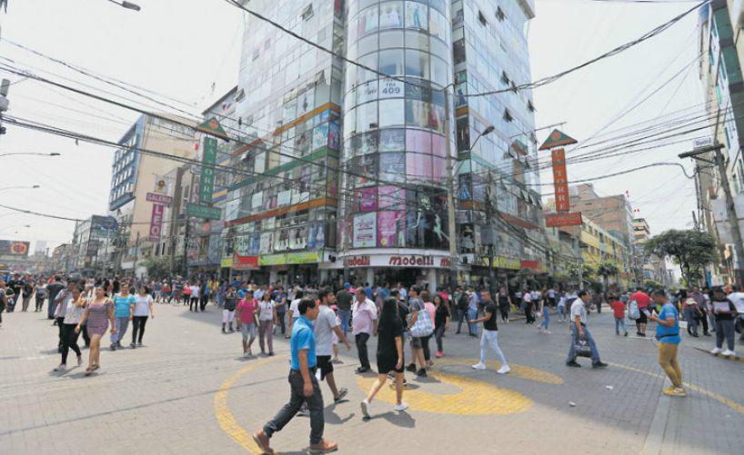 Una de las primeras acciones de la nueva administración edilicia, a cargo de George Forsyth, fue el reordenamiento del emporio comercial de Gamarra. Se retiró a todos los ambulantes. (Foto: Hugo Curotto)