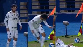 ‘Blooper’ en la Libertadores: Scarpa quiso sacar un córner, se pateó a sí mismo y cayó al césped | VIDEO