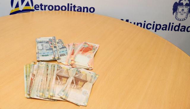 El dinero fue encontrado por una pasajera, quien dio aviso al personal del Módulo de Atención al Usuario (MAU) del Metropolitano. (Municipalidad de Lima)